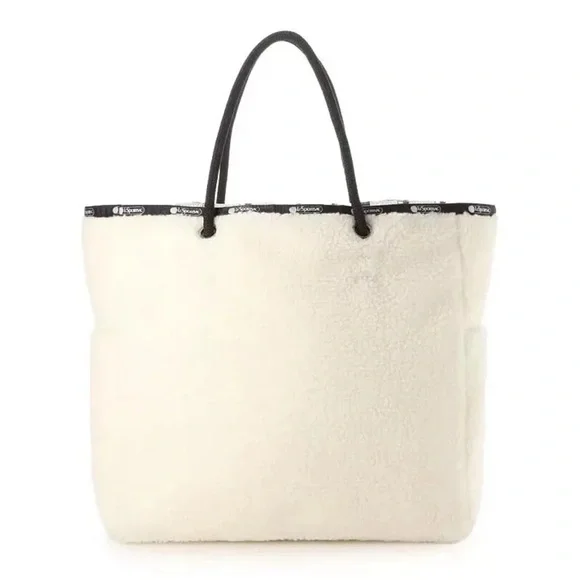 Hello Kitty 50th anniversary Limited Edition Reversible Fleece Tote Bag - Picture 5 of 6